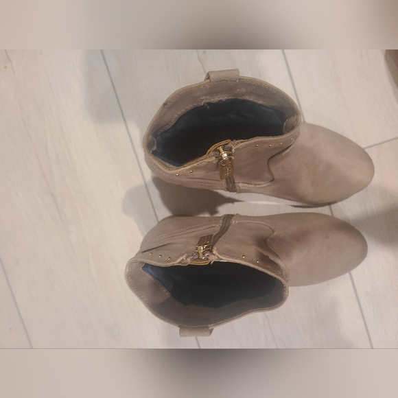 Pink Boots - Picture 2 of 4